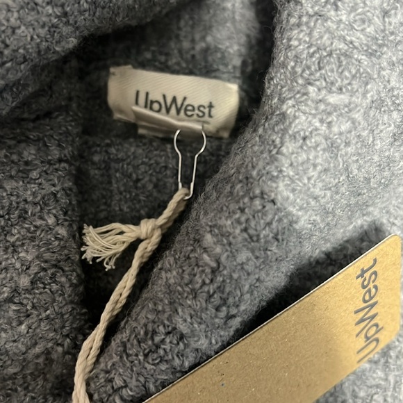 Sweater xs new - Picture 2 of 5